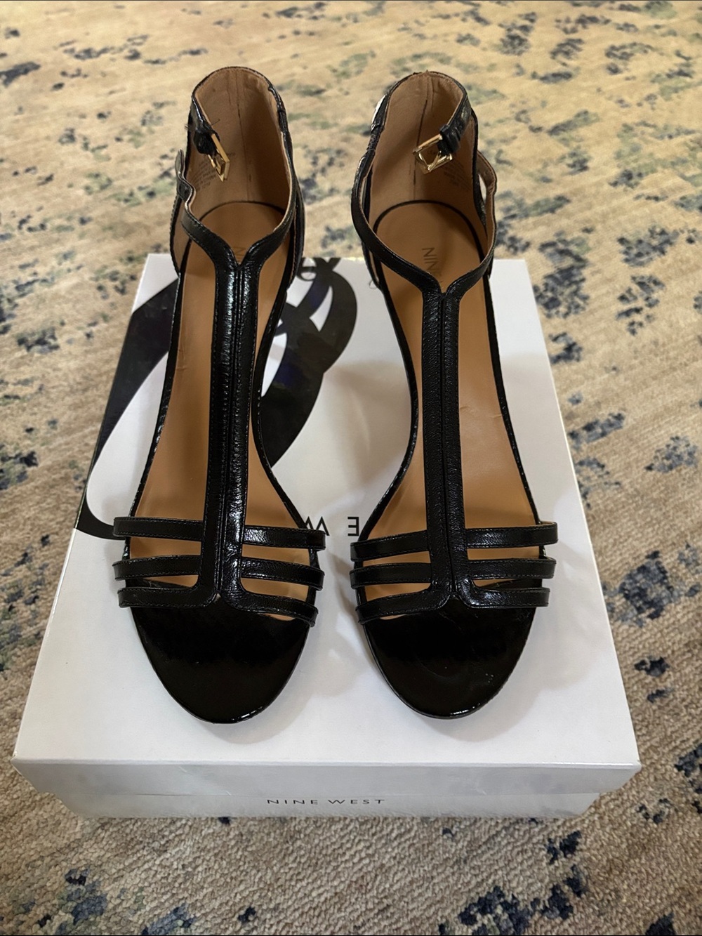 Nine West Strappy T-Bar Sandal 8 1/2 M